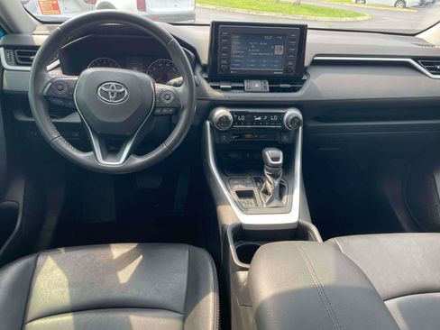Used 2020 Toyota RAV4 XLE Premium FWD image 16