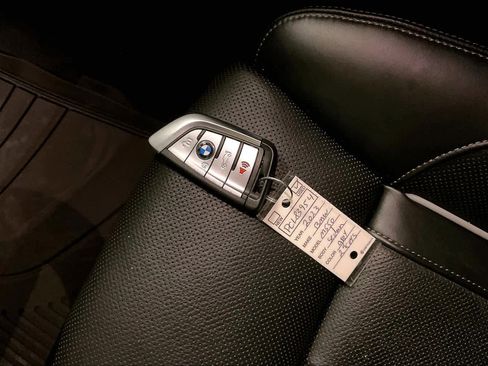 Used 2023 BMW M550i xDrive w/ Dynamic Handling Package image 13