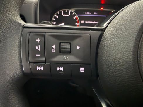 Used 2022 Nissan Rogue SV FWD image 14