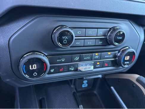 New 2025 Ford Bronco Badlands image 18