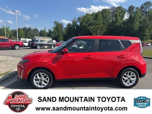 Used 2023 Kia Soul LX w/ LX Technology Package FWD image 6