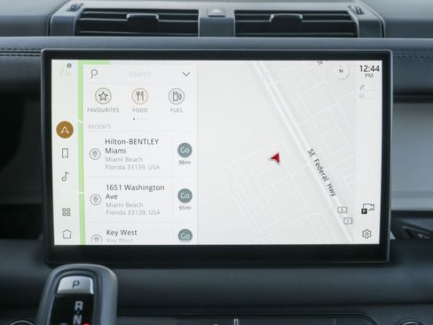 Used 2025 Land Rover Defender 110 S image 13