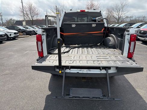 Used 2022 Ford F250 Lariat w/ Tremor Off-Road Package image 9