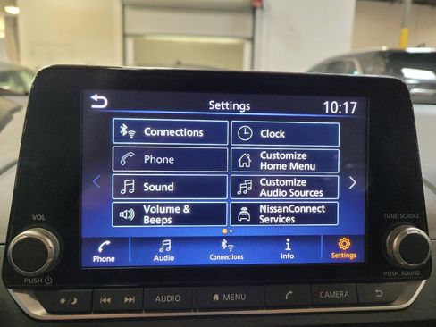 Used 2025 Nissan Altima 2.5 SV FWD image 25