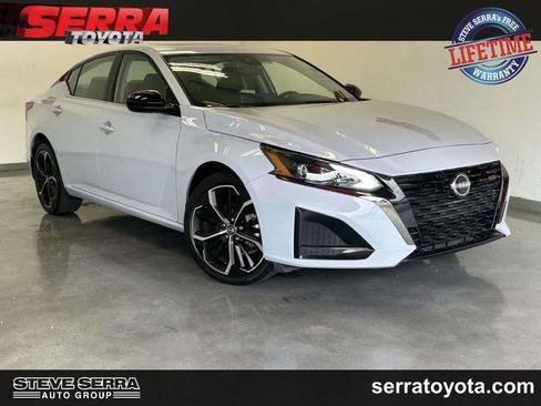 Used 2023 Nissan Altima 2.5 SR w/ SR Premium Package AWD/4WD image 1
