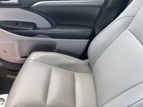 Used 2018 Toyota Highlander Limited Platinum AWD/4WD image 44