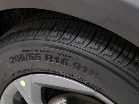 Used 2025 Kia K4 LXS image 19