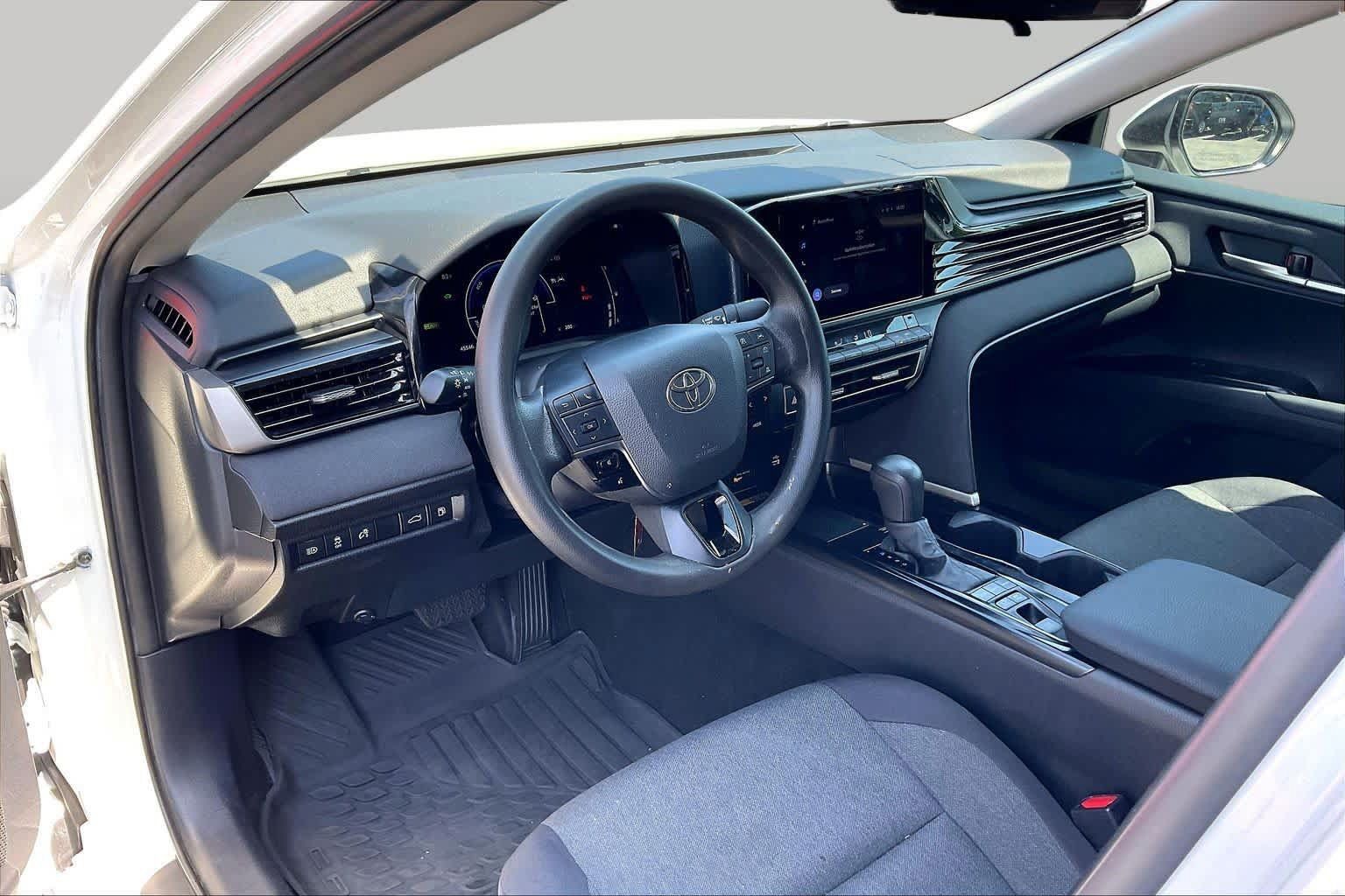 Used 2025 Toyota Camry LE FWD image 17