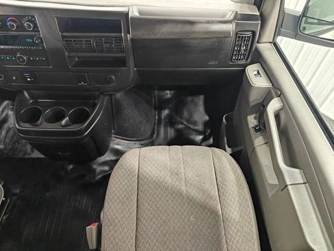 Used 2017 GMC Savana 2500 image 22