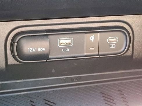 Used 2025 Kia Sportage SX image 28