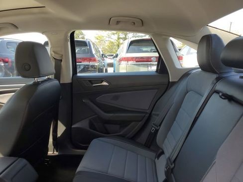 New 2026 Volkswagen Jetta SE image 10