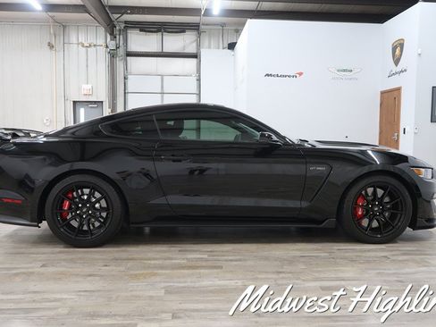 Used 2019 Ford Mustang Shelby GT350 w/ Technology Package RWD image 9