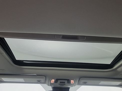 Used 2025 Toyota Sienna XLE w/ XLE Plus Package image 25