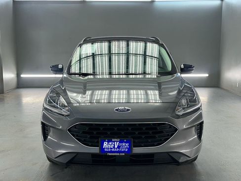 Used 2022 Ford Escape SE w/ SE Sport Appearance Package FWD image 2