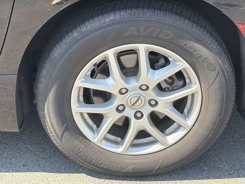 Used 2023 Chrysler Pacifica Touring-L FWD image 10