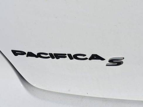 Used 2019 Chrysler Pacifica Touring Plus w/ S Appearance Package image 12