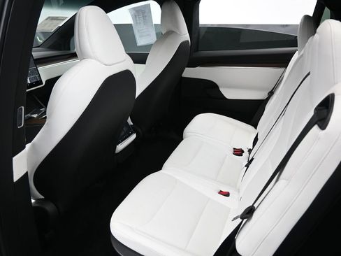 Used 2023 Tesla Model X image 28