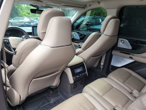 Certified 2022 Lincoln Aviator Reserve w/ Equipment Group 201A AWD/4WD image 11