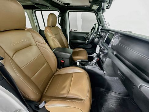 Used 2020 Jeep Wrangler Unlimited Sahara AWD/4WD image 31