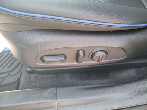 Used 2025 Buick Envista Sport Touring w/ Convenience I Package FWD image 12