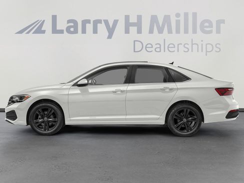 Used 2023 Volkswagen Jetta SE FWD image 3