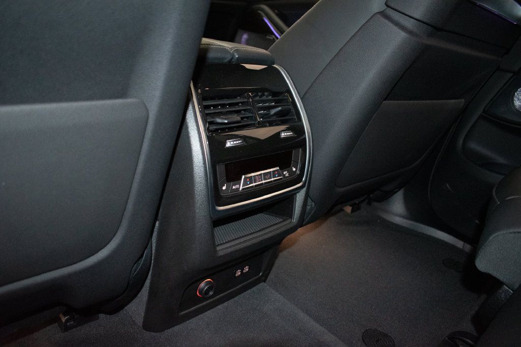 Used 2026 BMW X7 M60i AWD/4WD image 25