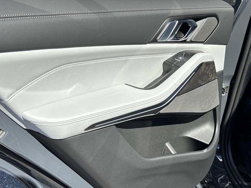 New 2026 BMW X5 sDrive40i image 12