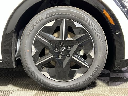 New 2025 Kia EV6 Wind image 10