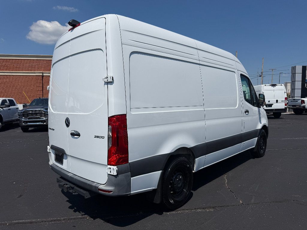 Used 2024 Mercedes-Benz Sprinter 2500 image 9