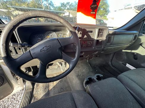 Used 2005 Chevrolet Silverado 1500 W/T RWD image 10
