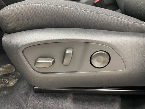 New 2026 Chevrolet Traverse LT image 9