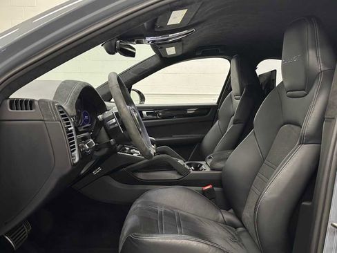Used 2022 Porsche Cayenne Turbo GT image 11
