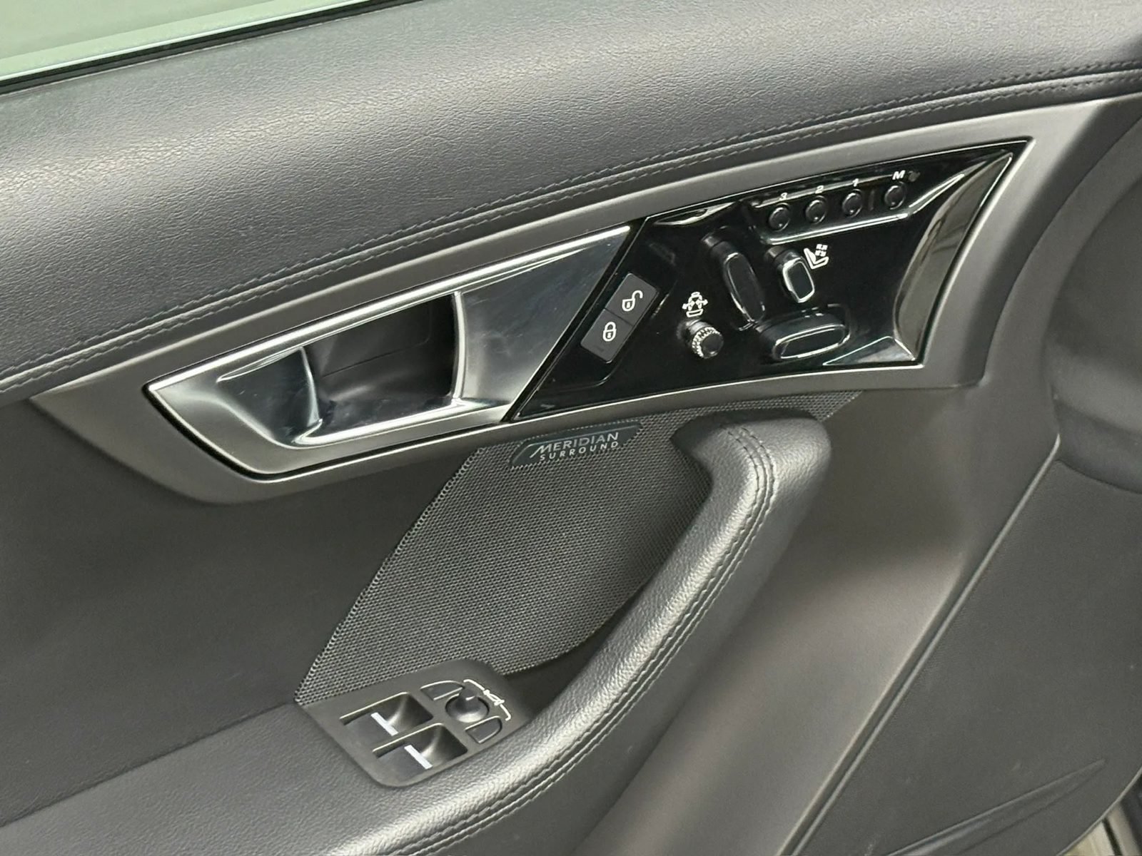 Used 2016 Jaguar F-TYPE Coupe RWD image 25