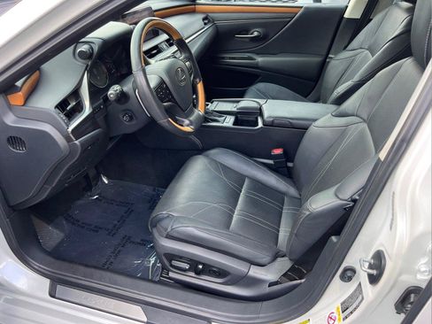 Used 2019 Lexus ES 350 w/ Accessory Package 2 FWD image 9