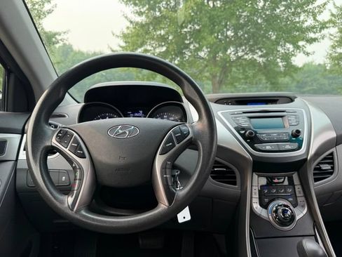 Used 2013 Hyundai Elantra GLS w/ Preferred Pkg FWD image 9