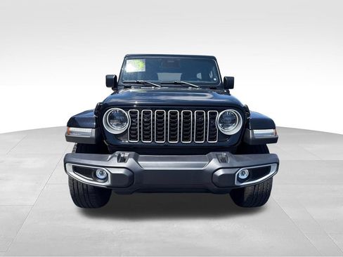 Used 2025 Jeep Wrangler Unlimited Sahara AWD/4WD image 19