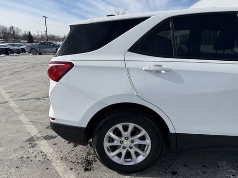 Used 2021 Chevrolet Equinox LS w/ LS Convenience Package image 4