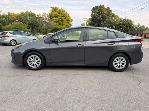 Used 2022 Toyota Prius LE FWD image 5