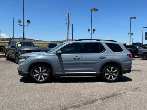 Used 2023 Honda Pilot Touring image 2