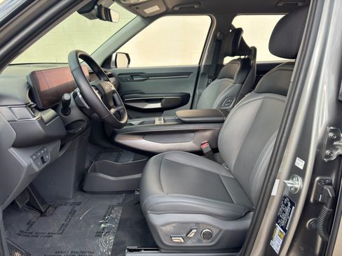 Used 2024 Kia EV9 Light Long Range RWD image 15