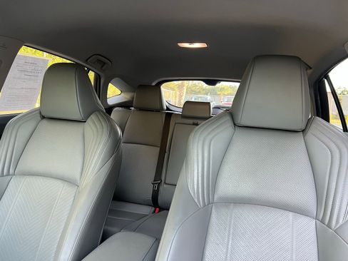 Used 2021 Toyota Venza Limited image 26