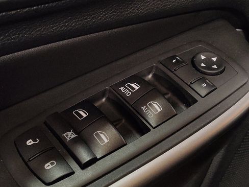 Used 2019 Jeep Cherokee Limited image 27