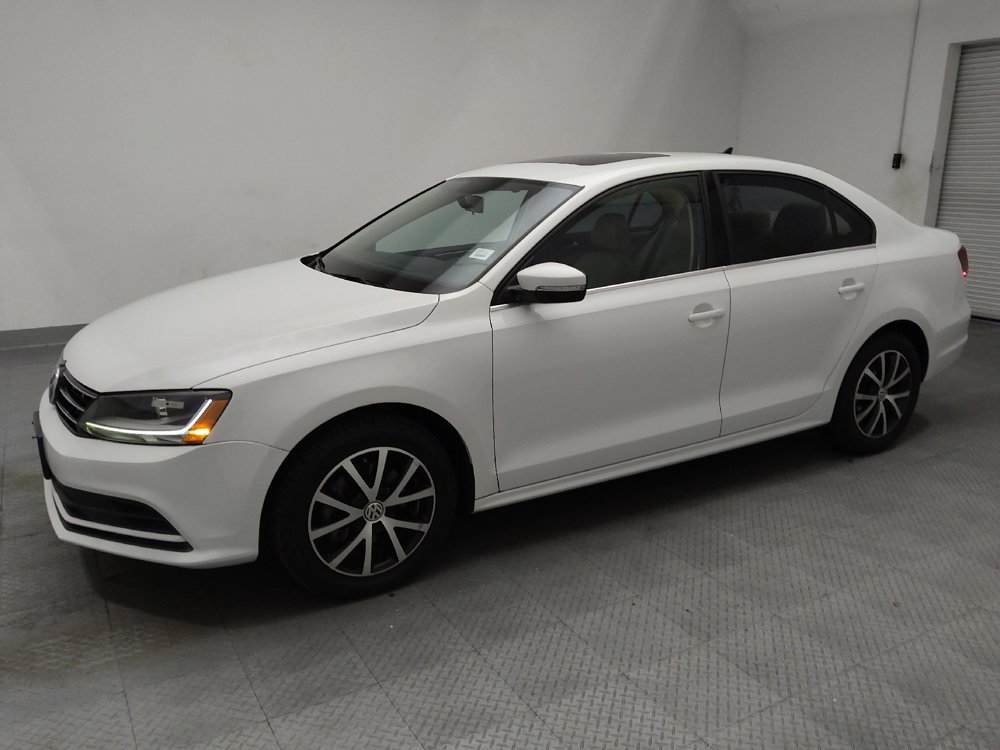 Used 2018 Volkswagen Jetta SE FWD image 2
