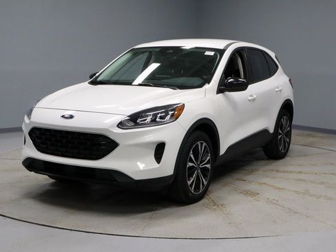Certified 2022 Ford Escape SE w/ SE Sport Appearance Package image 7
