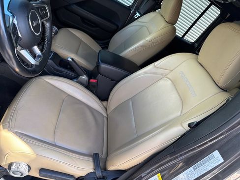 Used 2018 Jeep Wrangler Unlimited Rubicon AWD/4WD image 38