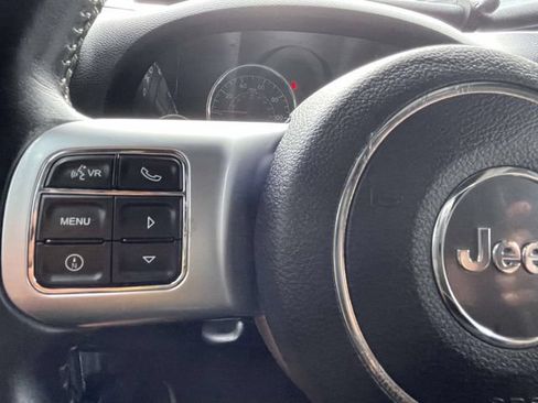 Used 2017 Jeep Wrangler Unlimited Rubicon AWD/4WD image 22