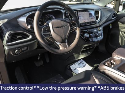 New 2026 Chrysler Pacifica Select