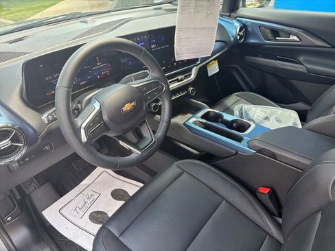 Used 2024 Chevrolet Equinox EV LT FWD image 16