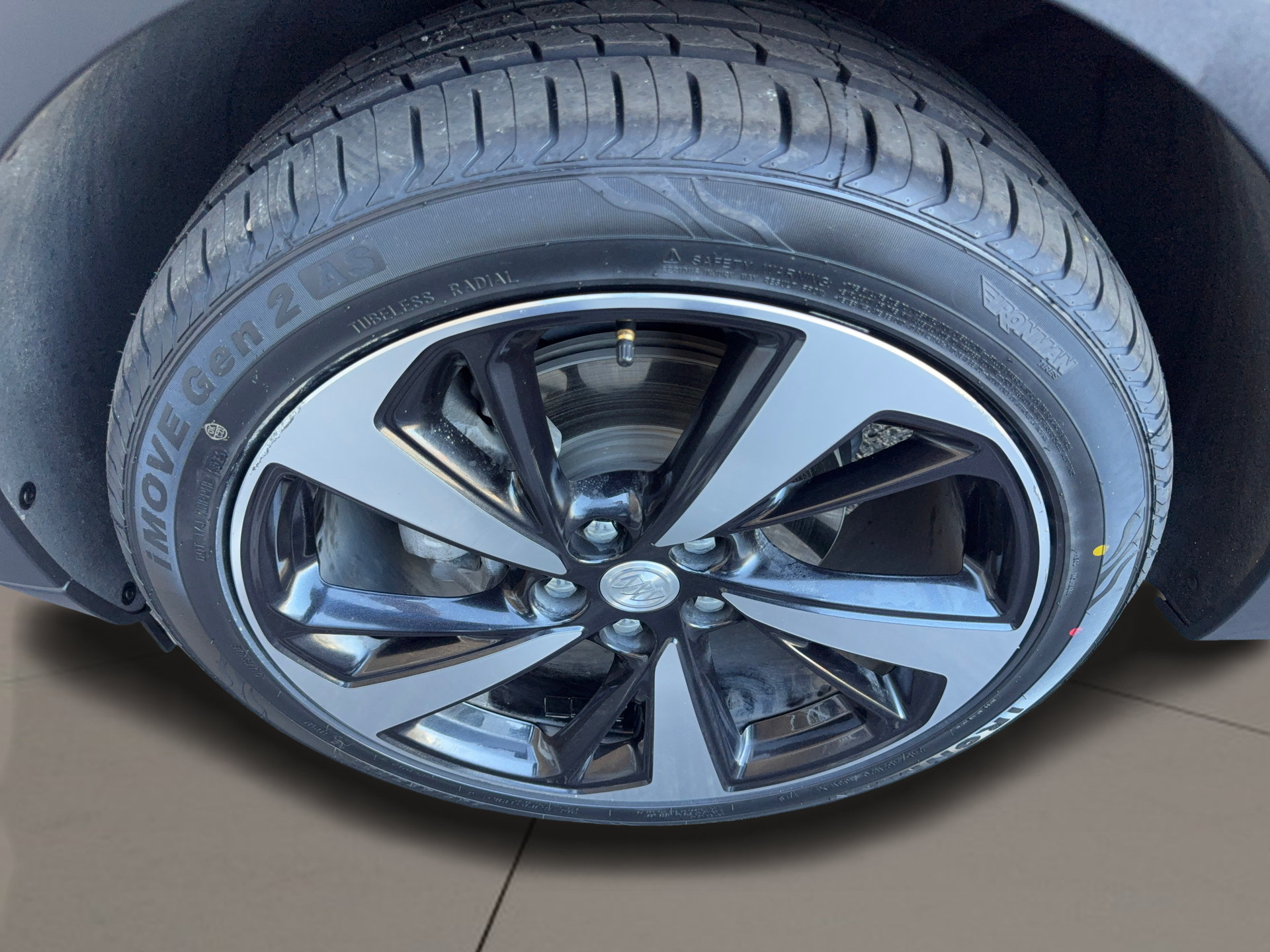 Used 2021 Buick Envision Essence w/ Technology Package I FWD image 10