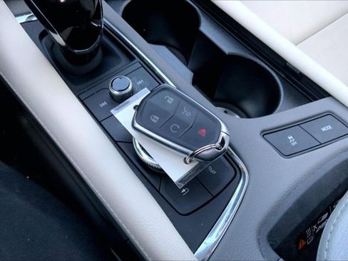 Used 2023 Cadillac XT5 Premium Luxury image 11